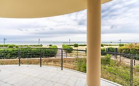 Beachfront Luxurious Newly Built 2-Bed Flat With Stunning Sea Views & Terrace